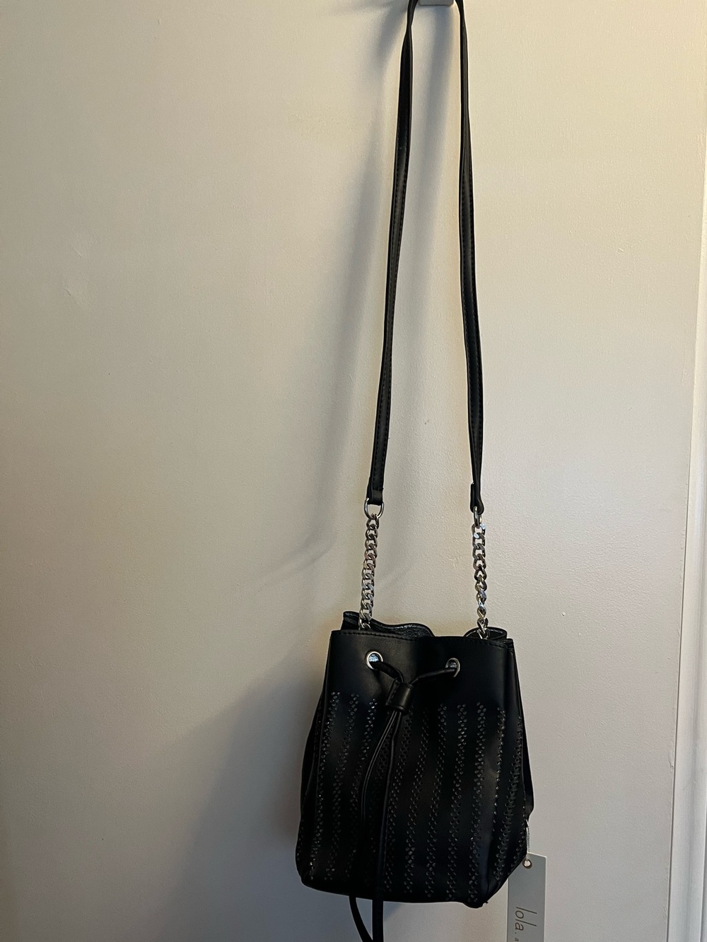 lola Black Drawstring Crossbody with Chain Strap w dust bag - Picture 3 of 7